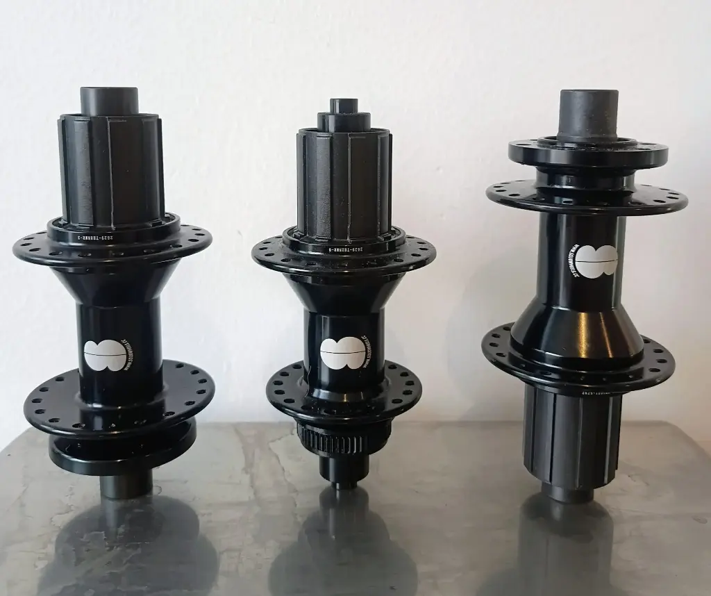 SOLID Base rear hub